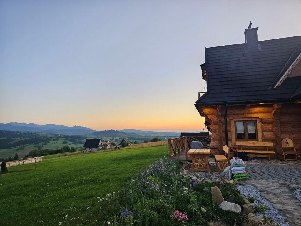 Mountain View Chalet with HotTub and Sauna