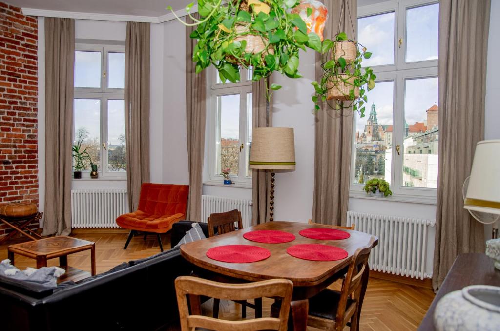 3-rooms Apartment with Wawel Castle View Old Town - by InPoint