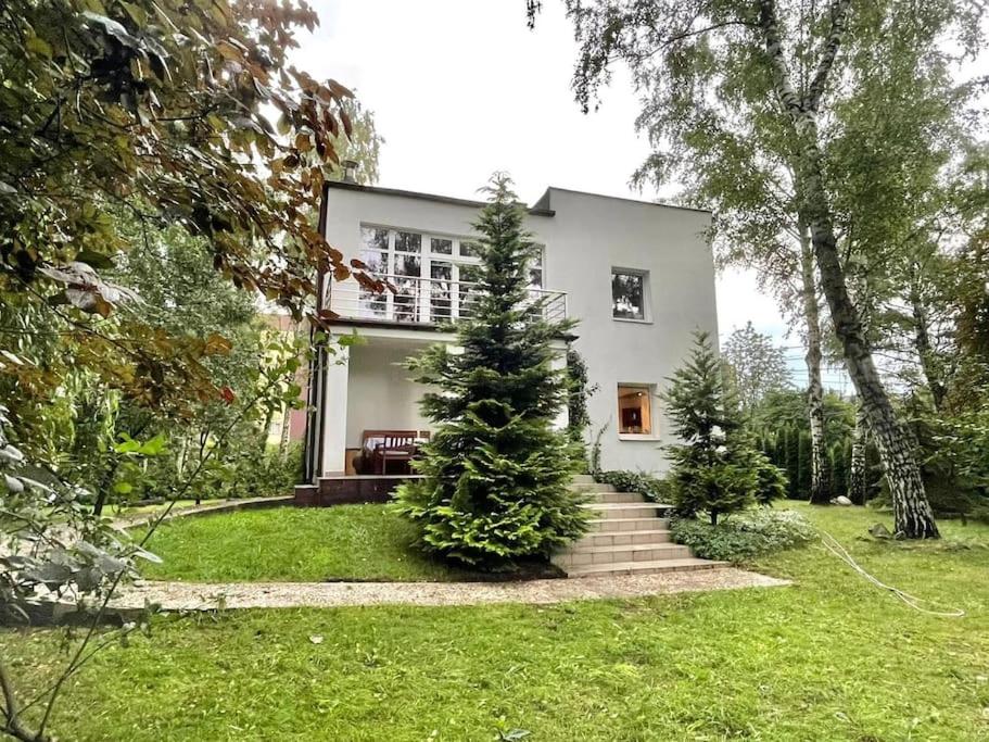 Beautiful villa with garden in Milanówek